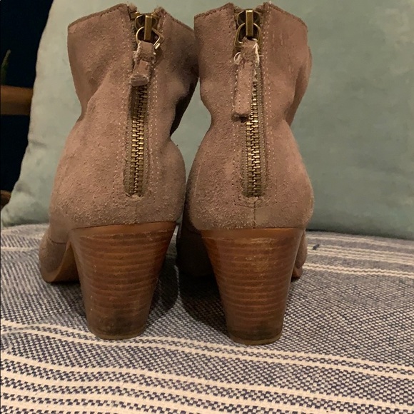 Grey suede booties - Picture 4 of 7